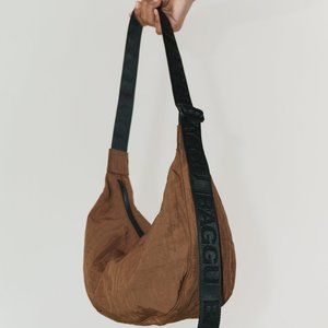 BAGGU Medium Crescent Nylon Shoulder Bag ✨